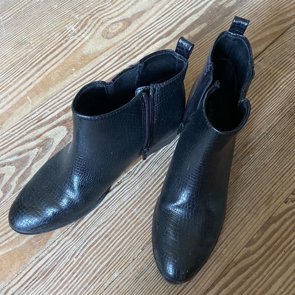 Heel booties